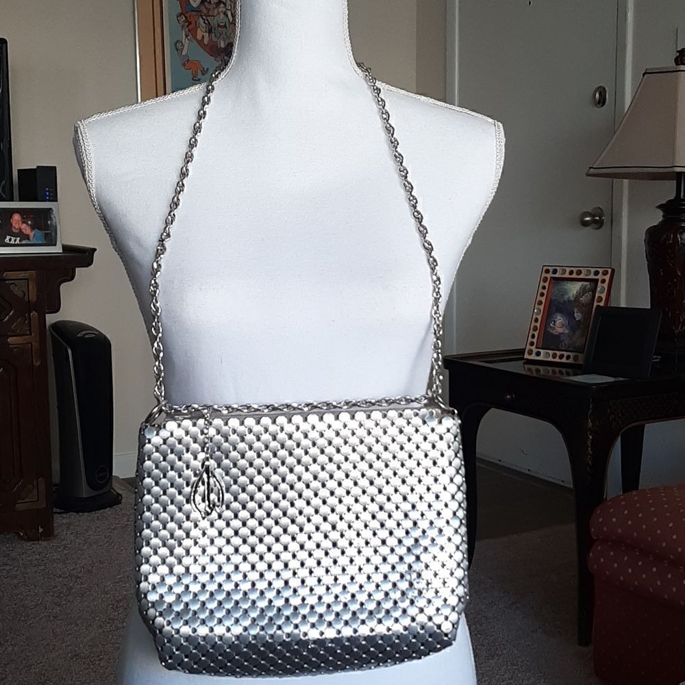 Vintage Whitening and Davis silver metallic shoulder bag.